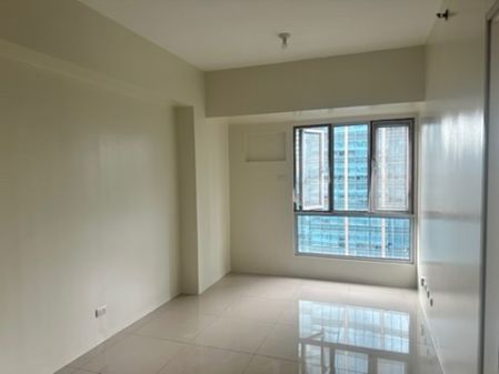 Semi Furnished 1 Bedroom in The Montane Taguig