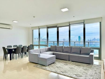 Penthouse Style 3BR with Balcony at the Suites Bgc