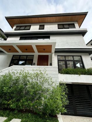 New 3BR Plus Den for Lease at McKinley Hill Village
