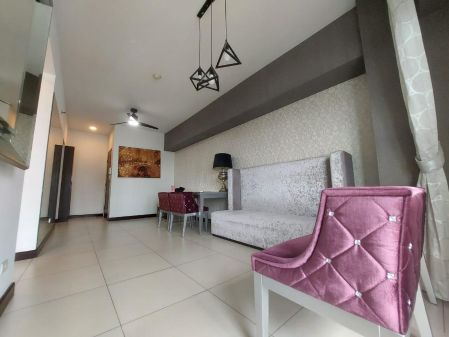 Semi Furnished 2 Bedroom Unit in Two Serendra Bgc