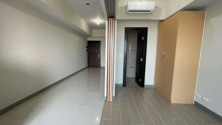 Newly Turned Over Never Tenanted 1BR at Uptown Parksuites 2