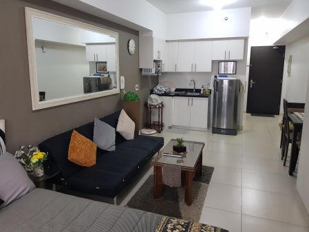 Fully Furnished Studio Unit with a view of BGC Skyline