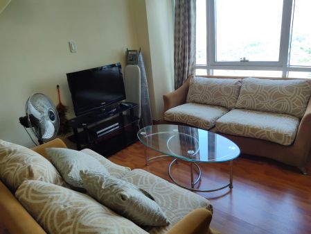 Spacious Furnished Loft at Ortigas Cbd near Robinsons Galleria