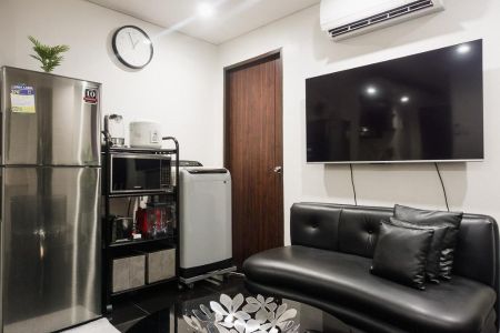 Fully Furnished 1 Bedroom Unit at Seibu Tower