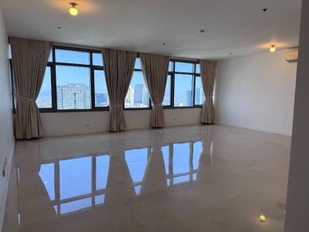 For Lease 3 Bedroom Sky Suite in The Suites BGC
