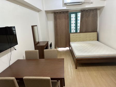 Studio Unit in Shine Residences