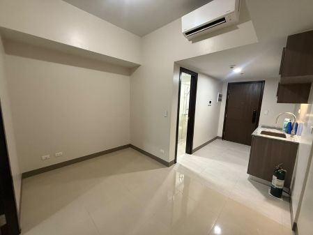 Park Mckinley West Tower C 1 Bedroom Condo Unit for Rent