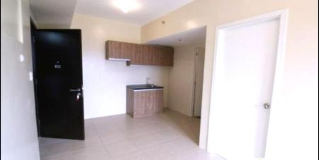 Unfurnished 1 Bedroom Unit with Parking  in Avida Towers Vita
