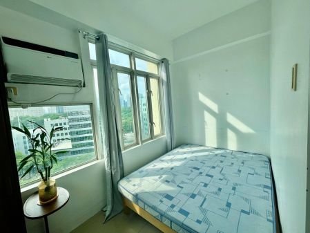Stamford Residences  Corner Studio Unit for Rent 