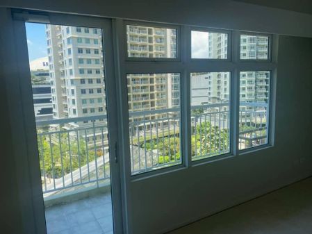 Semi Furnished 1 Bedroom for Rent in Two Serendra BGC Taguig