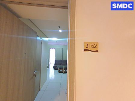 Fully Furnished 1BR Unit w/ Balcony for Rent at Breeze Residences