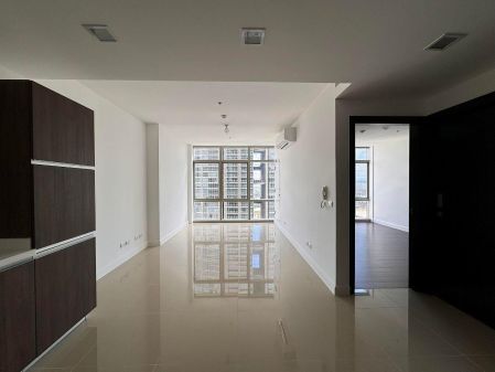 Unfurnished 1 Bedroom Unit in West Gallery Place BGC for Rent