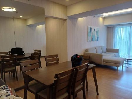 Two Maridien BGC 3 Bedroom Apartment with Balcony