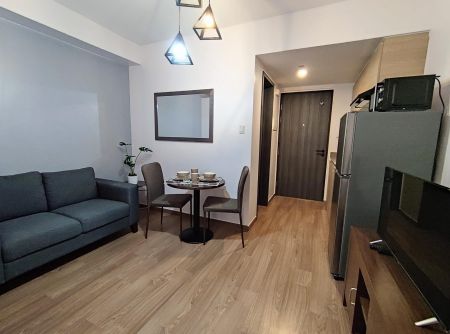 Fully Furnished 1BR Unit at the Rise Makati