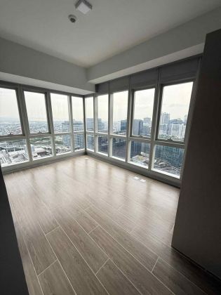 2 Bedroom Semi Furnished Unit in Uptown Arts Residences