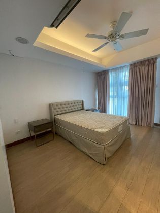 One Serendra 2 Bedroom Furnished for RENT in Taguig City