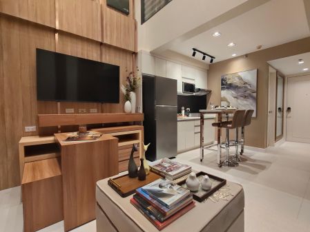 55 Sqm Special Interiored Loft 1BR at 38F