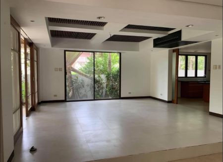 6 Bedroom with Den and Maid Drivers Room House and Lot