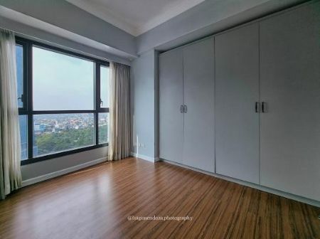 2BR and 3 Bathroom Semi Furnished in Shang Salcedo Place