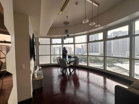 For Rent Fully Furnished 2BR Corner Unit in Twin Oaks Place