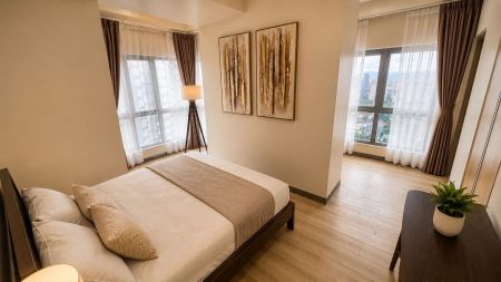 Fully Furnished 1 Bedroom 18 Ave De Triomphe