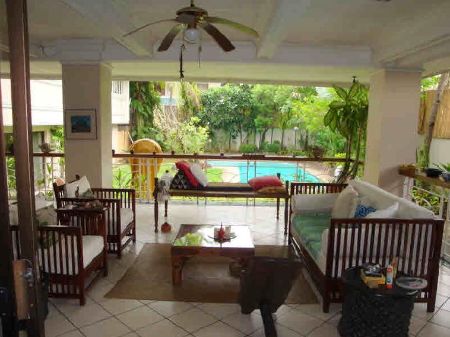 2 Storey 5BR House for Lease at Dasmarinas Village Makati