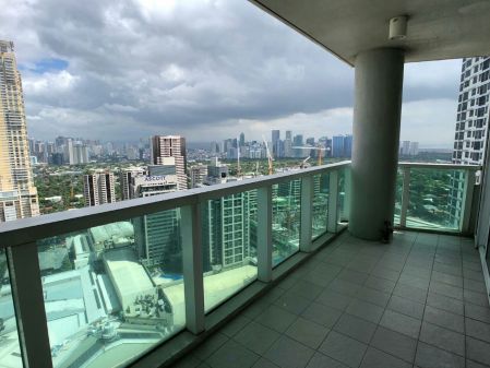 3Bedroom Unfurnished unit in Park Terraces Makati near Garden Tow
