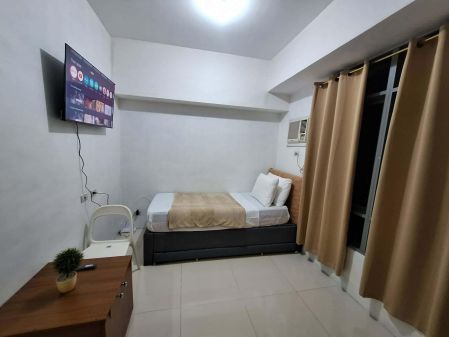 Studio Unit for Rent at Salcedo Square Makati 