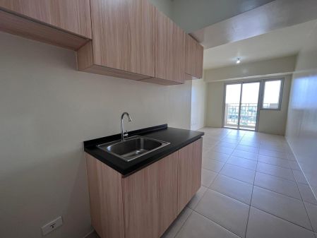 Unfurnished 2 Bedroom Unit Beside Ayala Malls, Near LRT, EDSA and