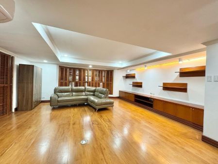 5 Bedroom House in Dasmarinas Village 