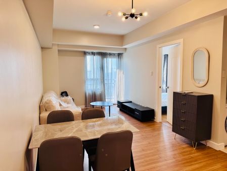 Semi Furnished 1 Bedroom Unit at The Arton for Rent