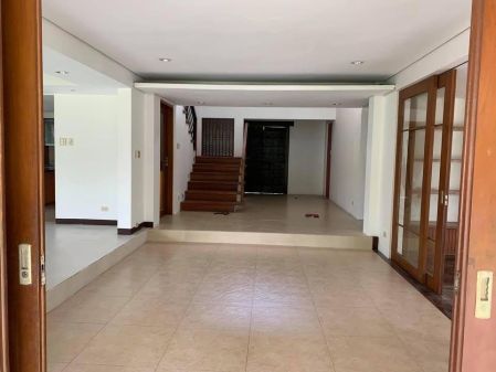 Stunning 8 Bedroom Home in Ayala Alabang Village