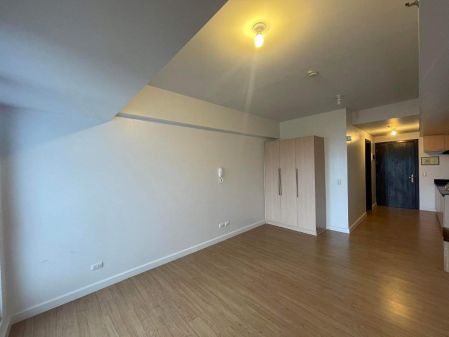 Studio Unit for Lease in High Park Tower 2 Vertis North