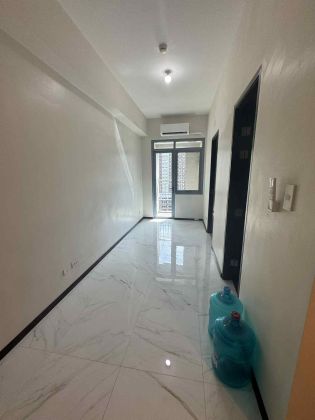 Unfurnished 1 Bedroom Unit at Park West for Rent
