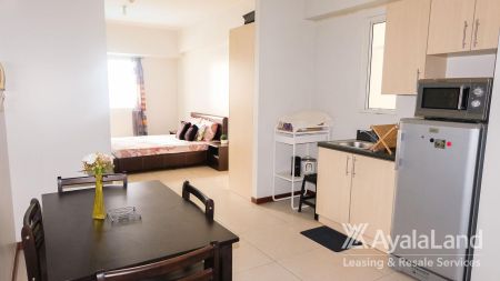 Jr 1 Bedroom Unit at the Columns Legazpi Village