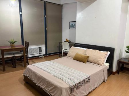 Studio Deluxe at Malayan Plaza Ortigas for Rent