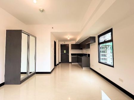 Unfurnished Studio Unit at C5 SYNC Towers for Rent near BGC