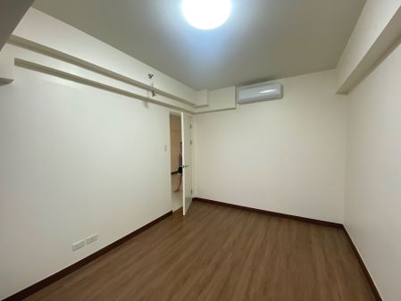 Semi Furnished 3 Bedroom Condo Unit in Alder Residences 