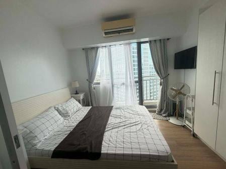Fully Furnished 1 Bedroom Unit at Acqua Private Residences