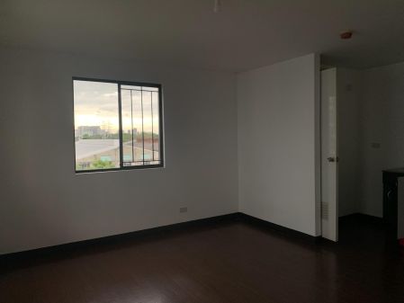 Bare Studio Condo Unit for Rent at Solano Hills