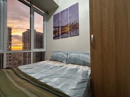 1BR Condo with MRT Access near Greenbelt 