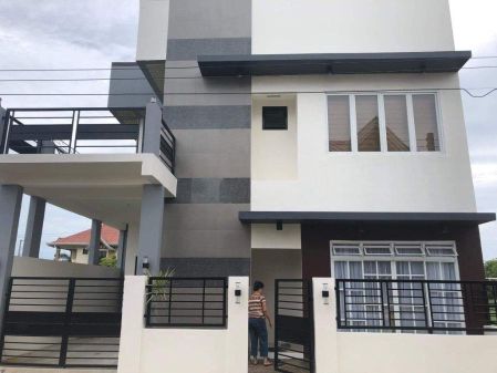 House for Rent at Boomtown Subdivision Bauan Batangas