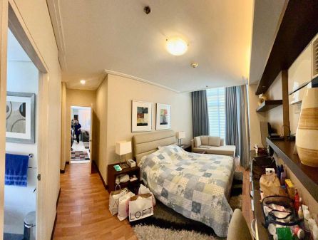 2BR 2 T&B with Parking for Rent at Aston Two Serendra BGC