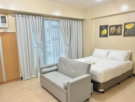 Fully Furnished Studio at Two Palm Tree Villas Newport Naia