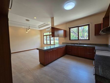 3 Bedrooms Bungalow for Rent in Dasmarinas Village Makati