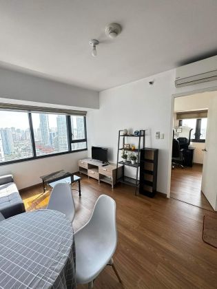 Fully Furnished 1 Bedroom Unit at The Rise