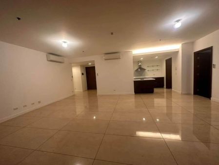 For Rent 3 Bedroom the Suites in Bgc