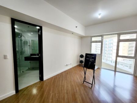 Unfurnished Studio Unit at The Veranda for Rent