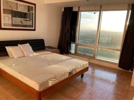 Fully Furnished 2 Bedroom for Rent in One McKinley Place