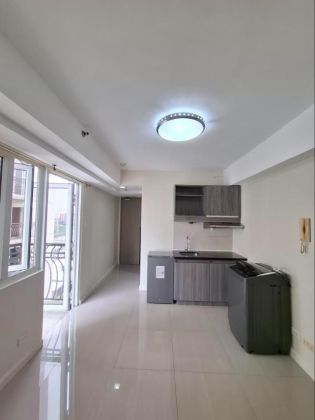 Furnished 1 Bedroom unit at Solemare Parksuites